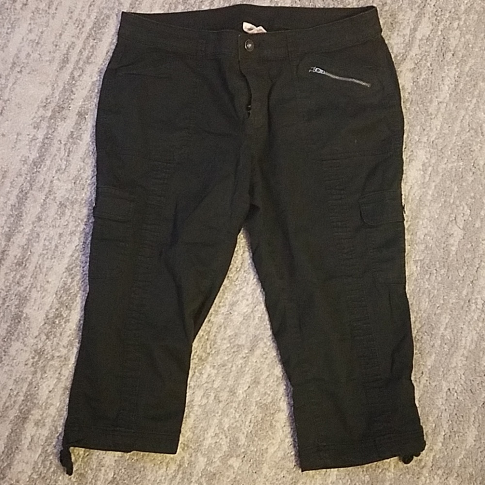 Faded Glory Black Cargo Capri